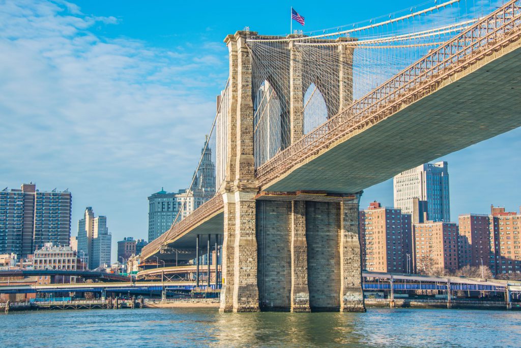Most Brookliński w Nowym Jorku w jasny letni dzień, licencja: shutterstock/By Elnur