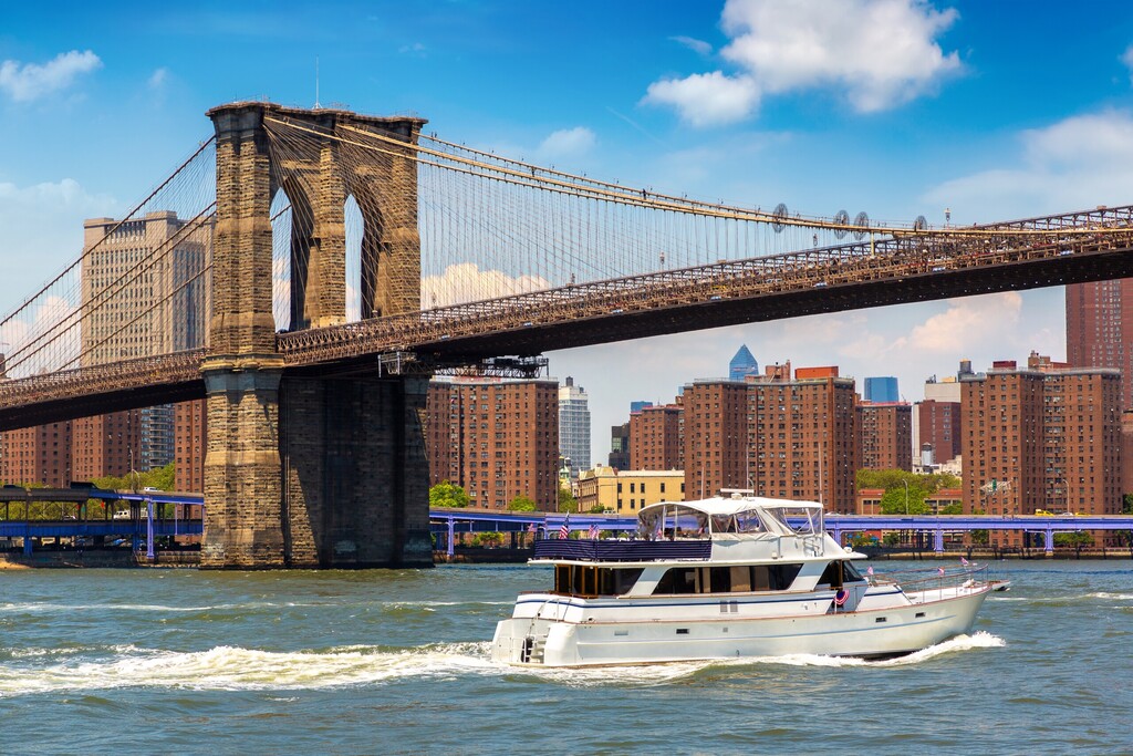 Brooklyn Bridge in New York City, NY, USA