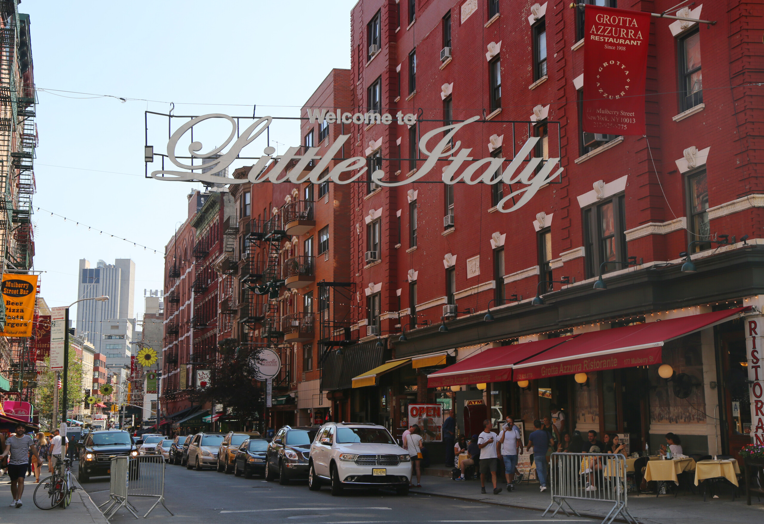 NOWY JORK - Znak "Welcome to Little Italy" na dolnym Manhattanie. Little Italy to włoska społeczność na Manhattanie., licencja: shutterstock/By Leonard Zhukovsky
