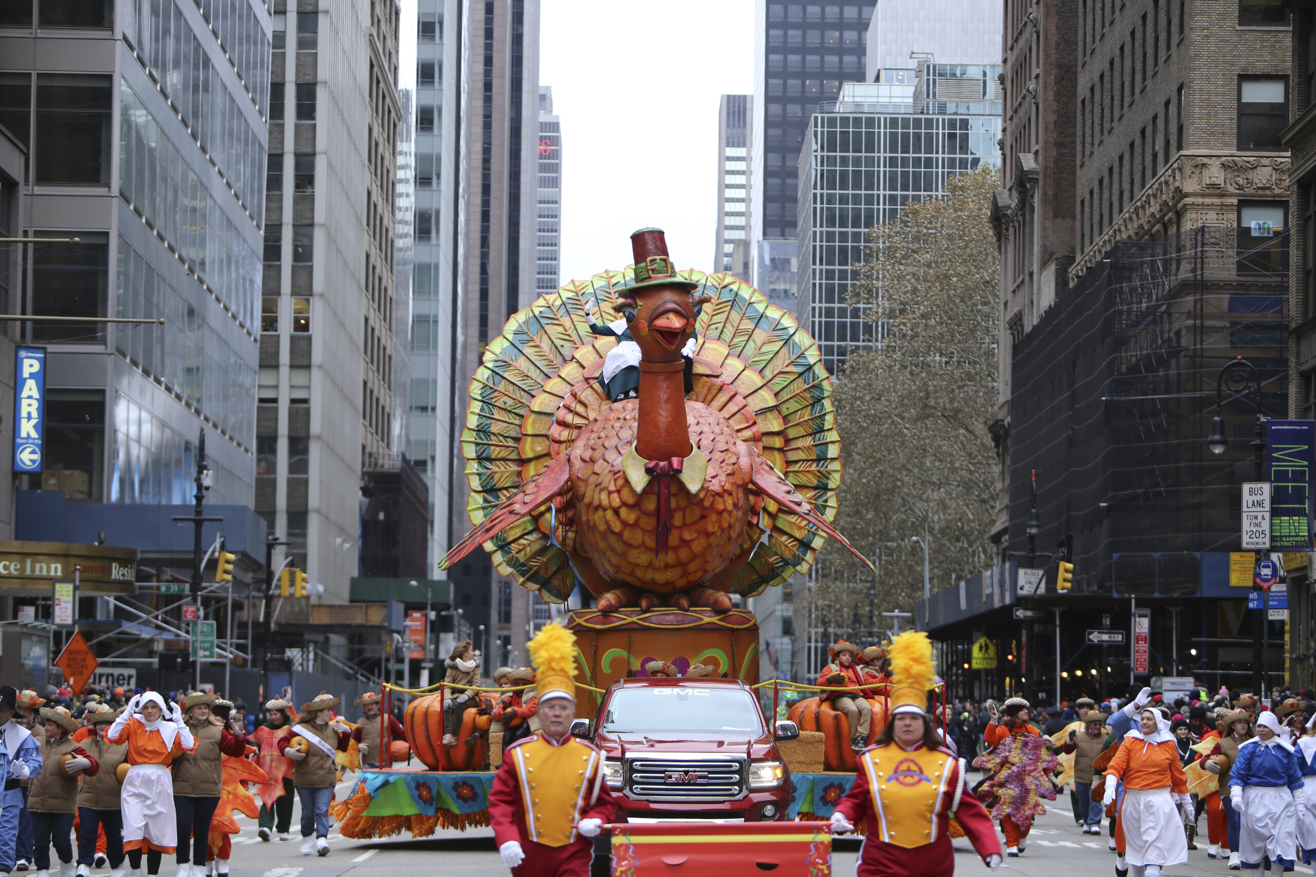 NOWY JORK - 27 LISTOPADA 2014: 88. doroczna parada z okazji Święta Dziękczynienia Macy's rozciągająca się od Manhattanu Upper West Side do Herald Square, oglądana przez 350 000 widzów, licencjat: shutterstock/By