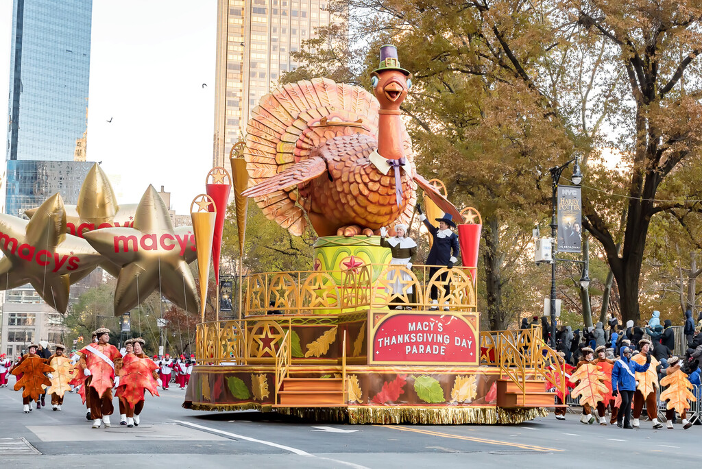 New York City, Usa - 22 listopada 2018: Indyk unosi się w Nowym Jorku, parada z okazji Święta Dziękczynienia, licencjat: shutterstock/by