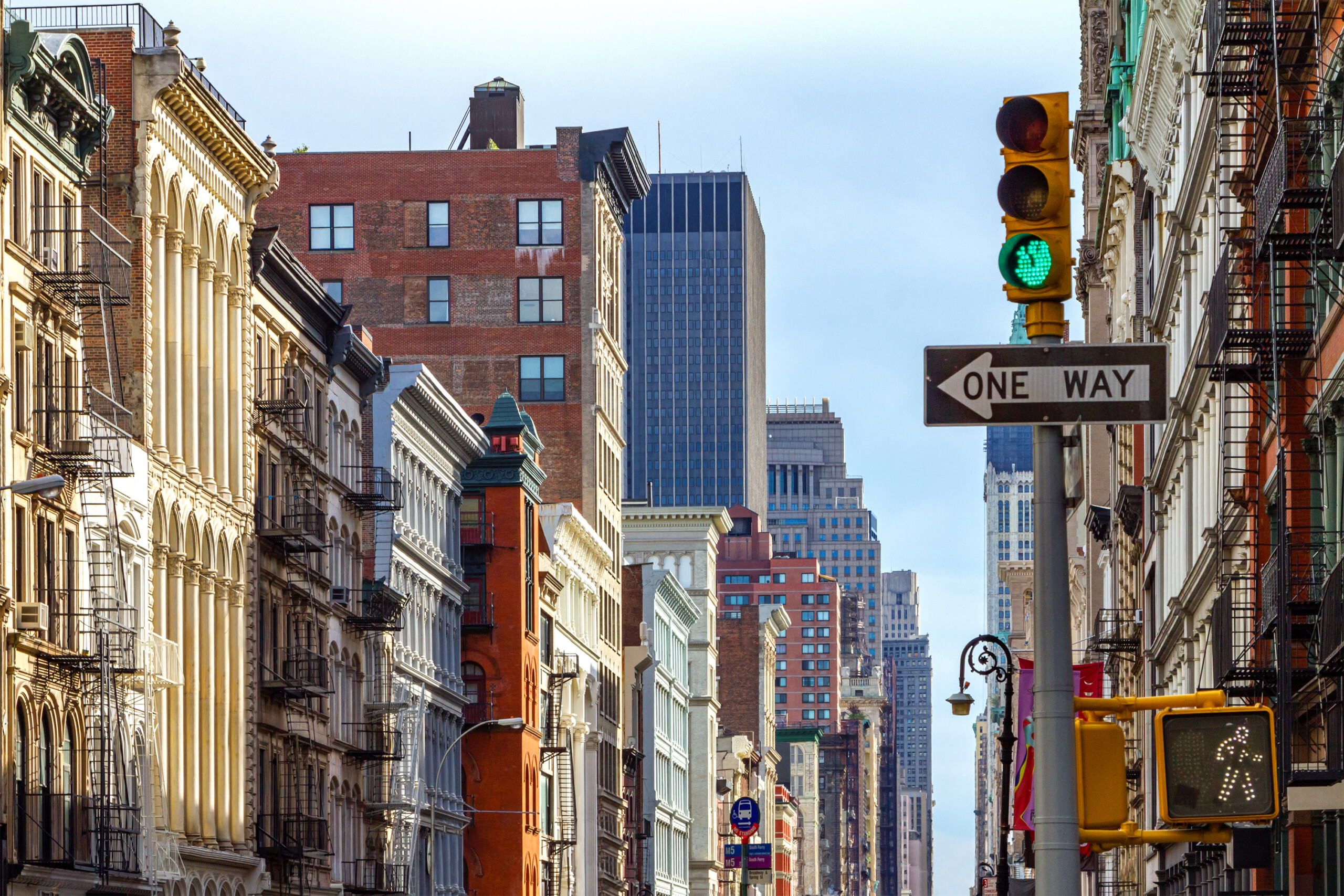 Skrzyżowanie Broadway i Spring Street w SOHO Manhattan, Nowy Jork