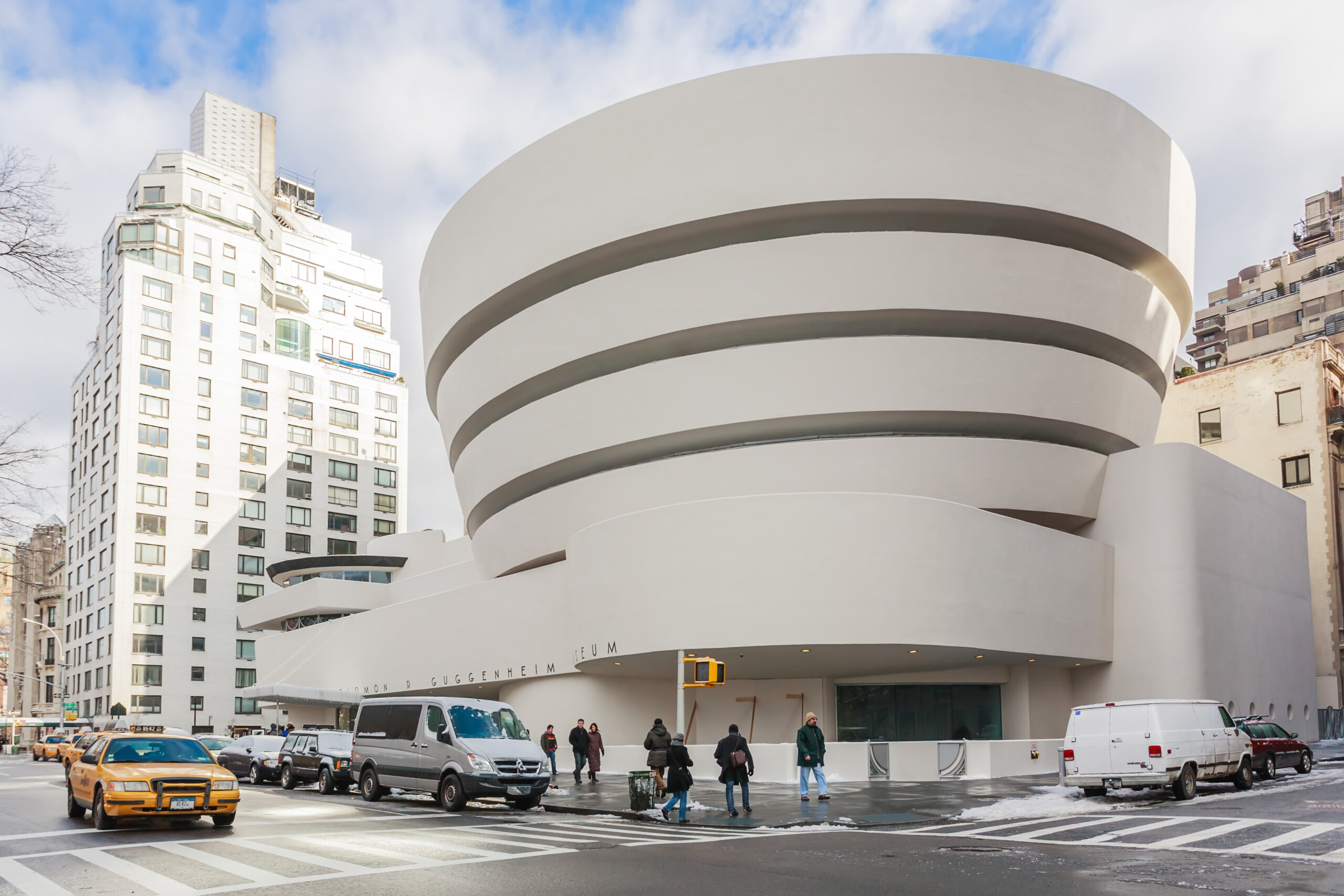 Muzeum sztuki nowoczesnej i współczesnej Solomona R. Guggenheima. Zaprojektowany przez Franka Lloyda Wrighta 11 stycznia 2009 roku w Nowym Jorku, USA, licencja: shutterstock/By Tinnaporn Sathapornnanont