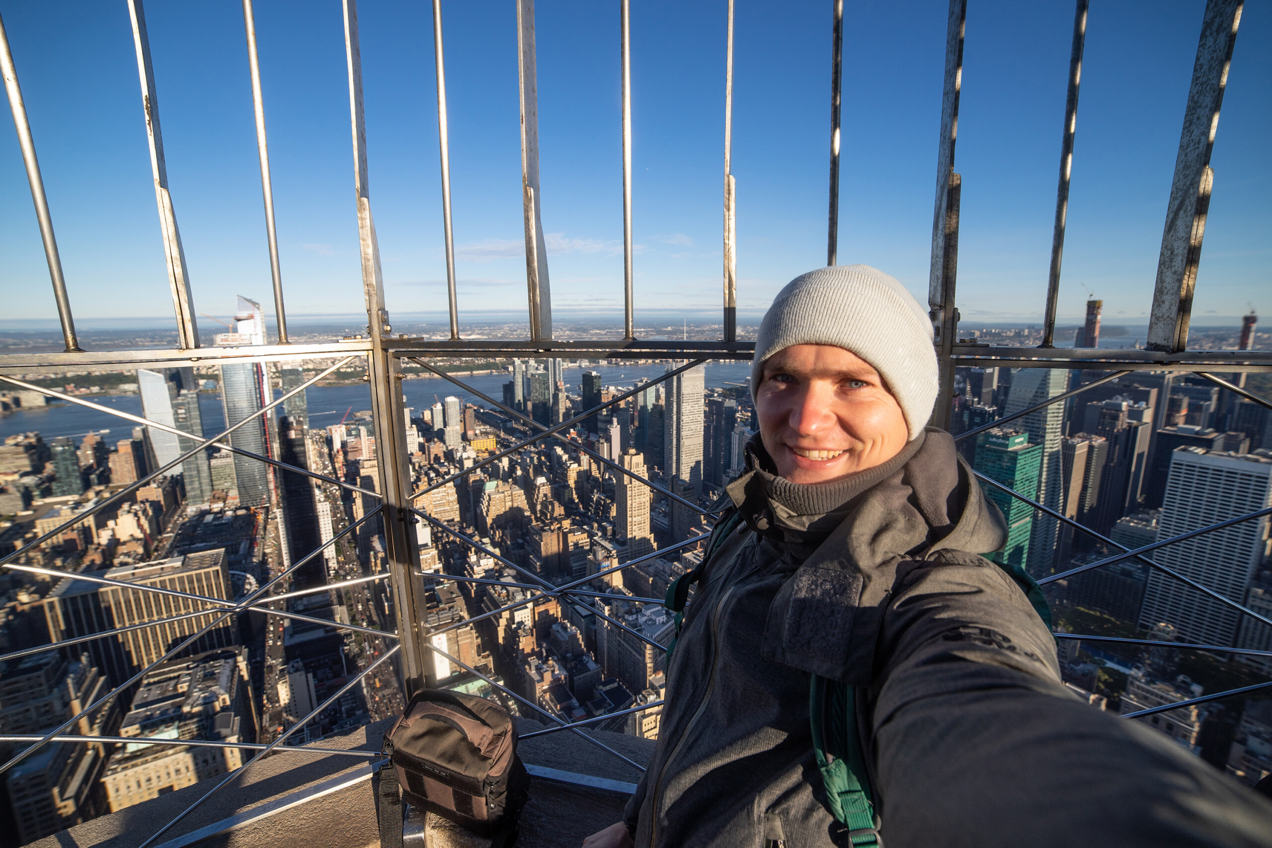 Selfie na tle panoramy Nowego Jorku na Manhattanie